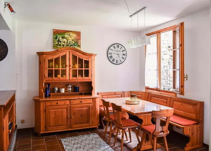 Via Del Pero * Нессо